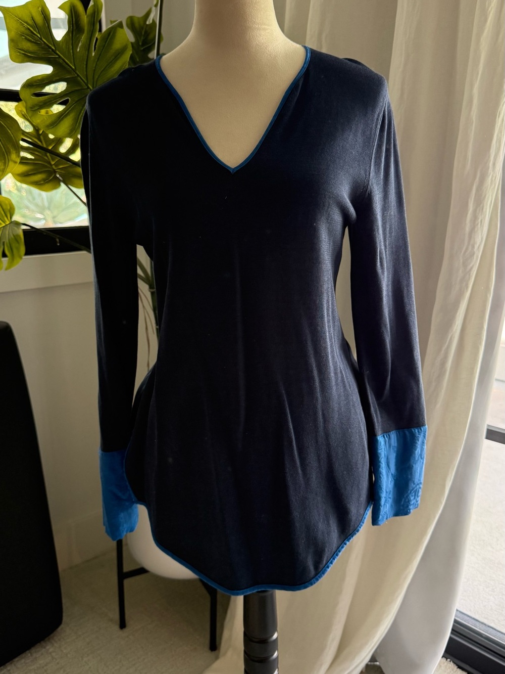 Shanghai Tang Women’s Navy V-Neck Long Sleeve Top with Blue Silk Brocade Trim